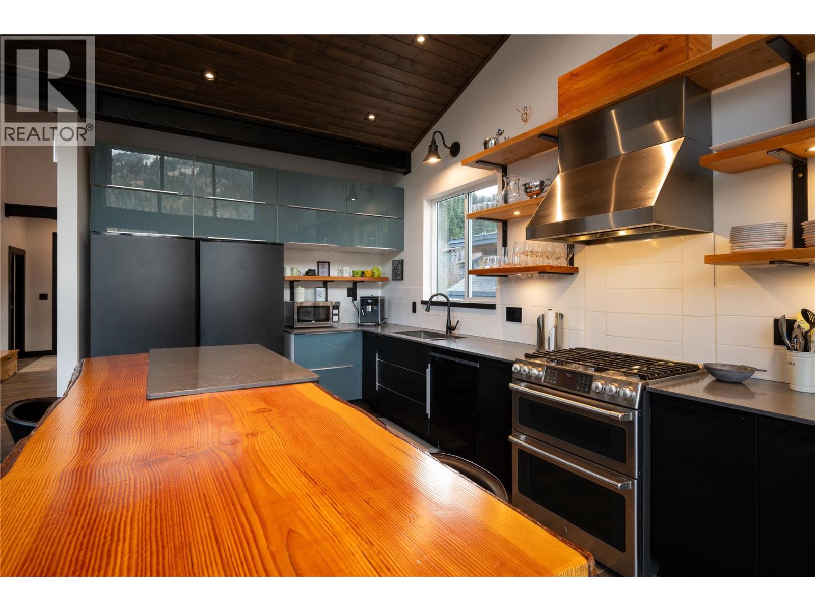 2418 FAIRWAYS Drive, Kamloops