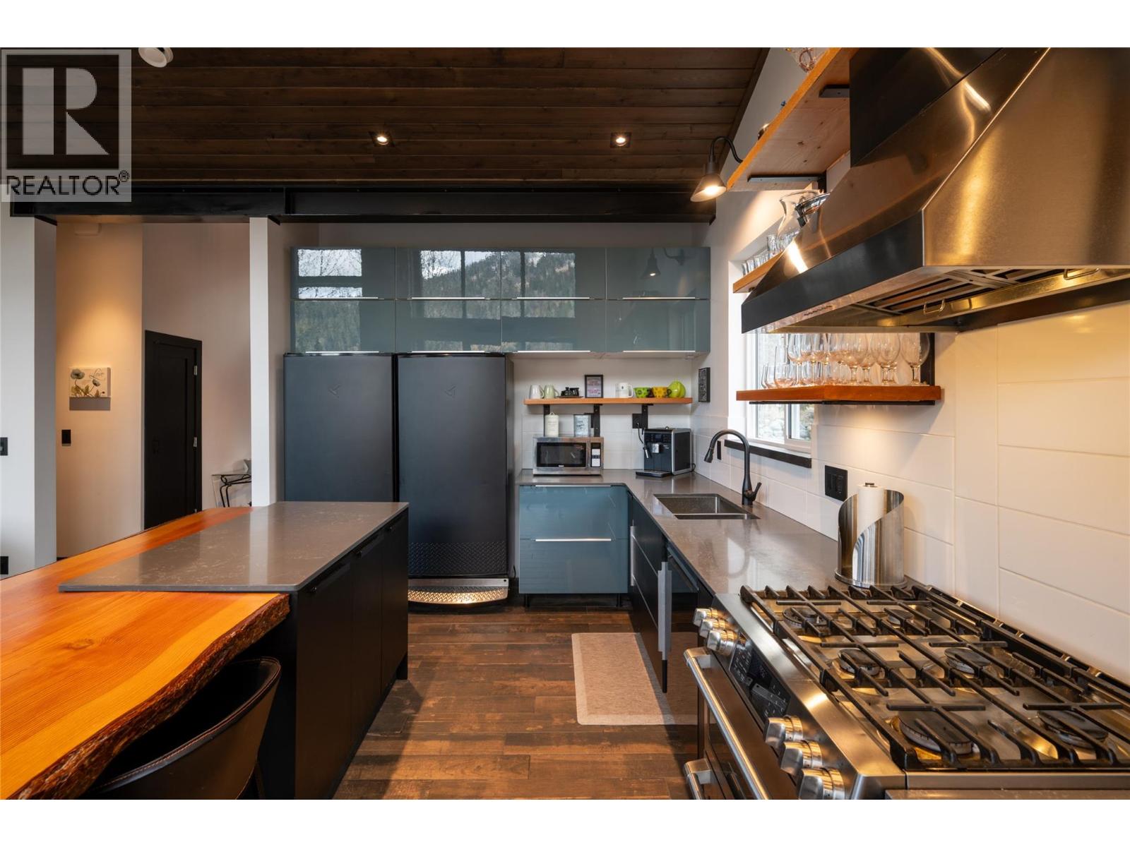 2418 FAIRWAYS Drive, Kamloops