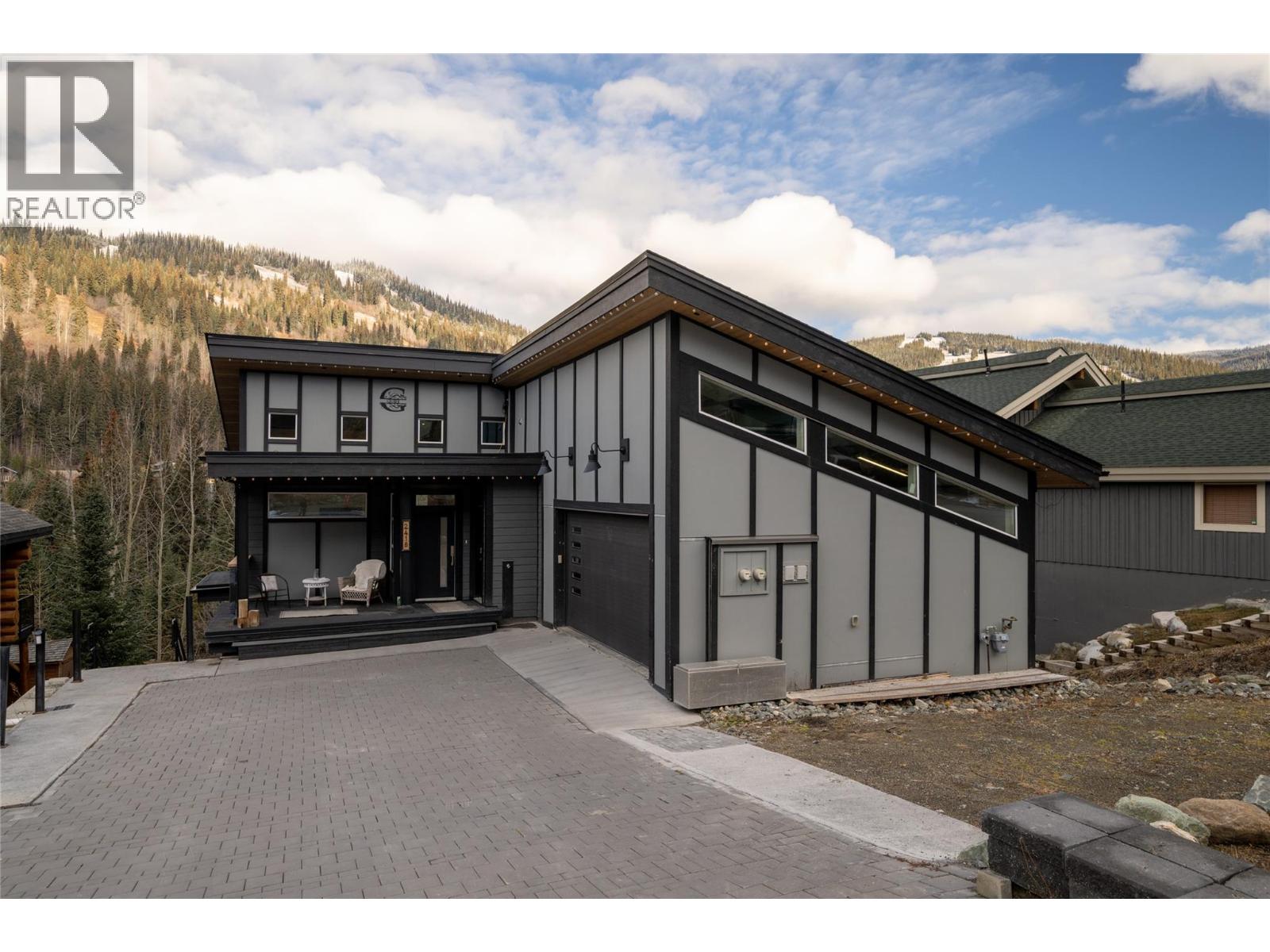 2418 FAIRWAYS Drive, Kamloops