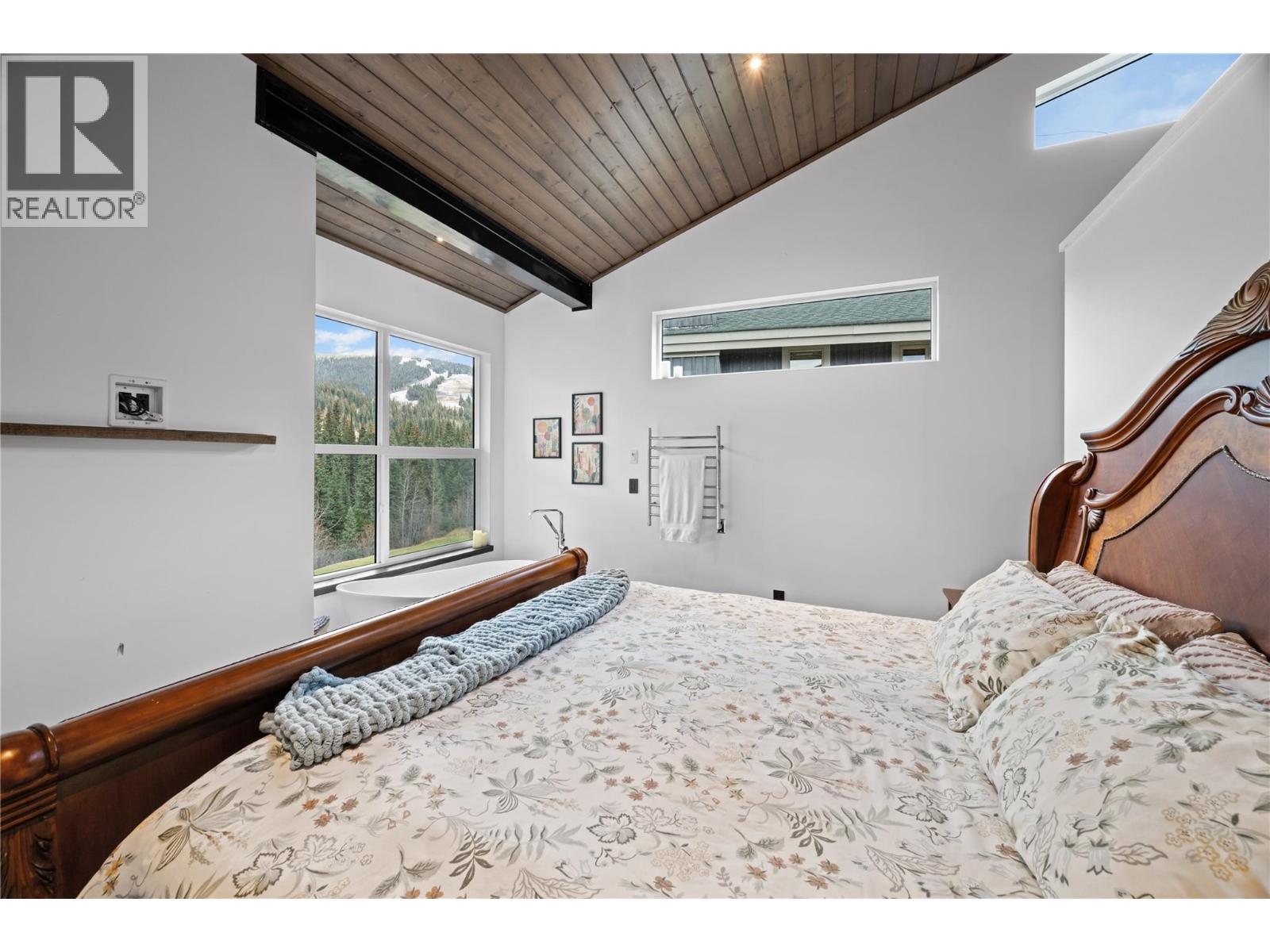 2418 FAIRWAYS Drive, Kamloops