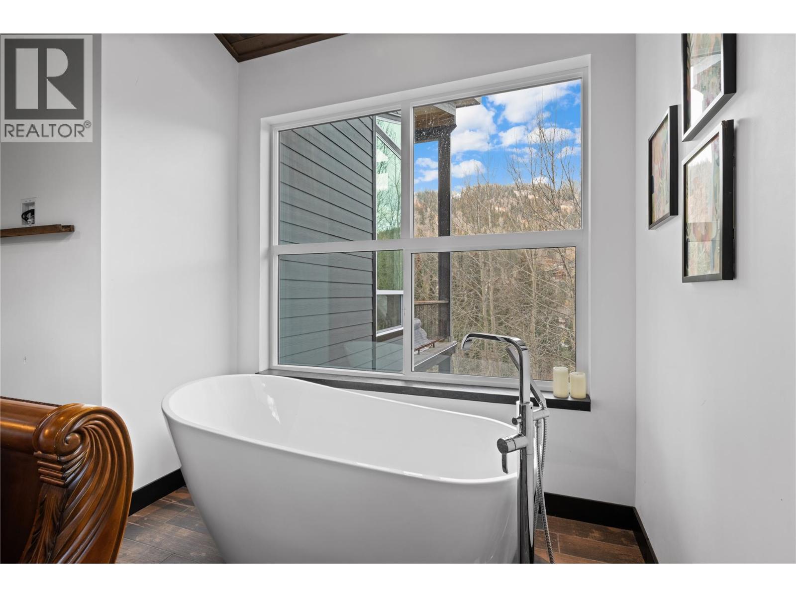 2418 FAIRWAYS Drive, Kamloops