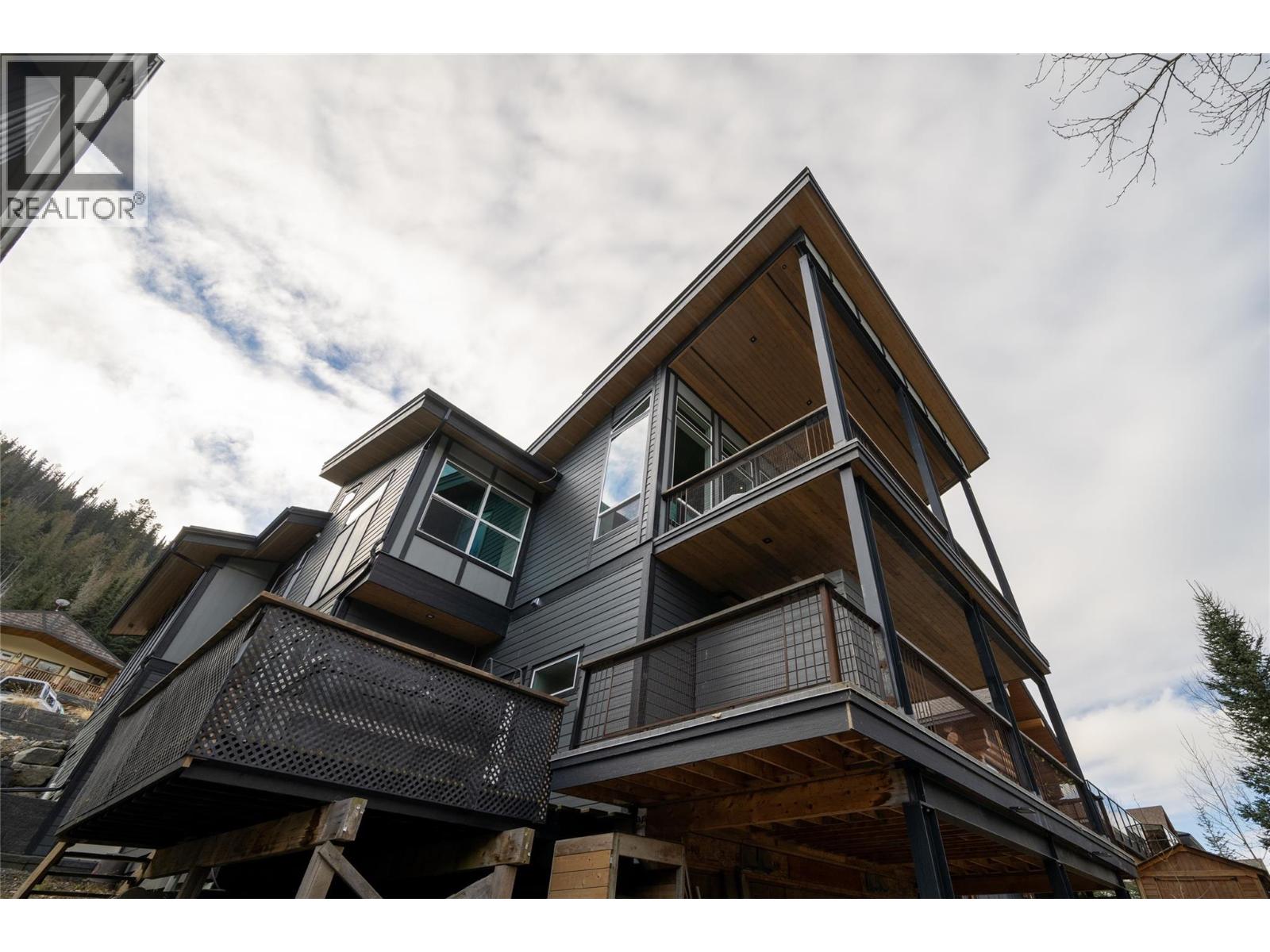 2418 FAIRWAYS Drive, Kamloops