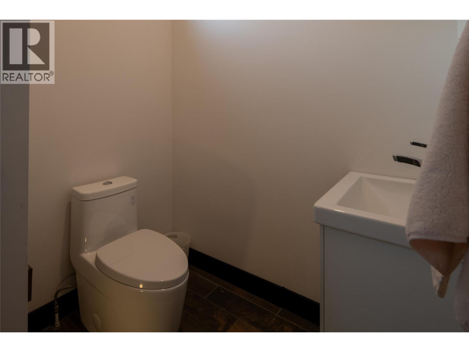 2418 FAIRWAYS Drive, Kamloops