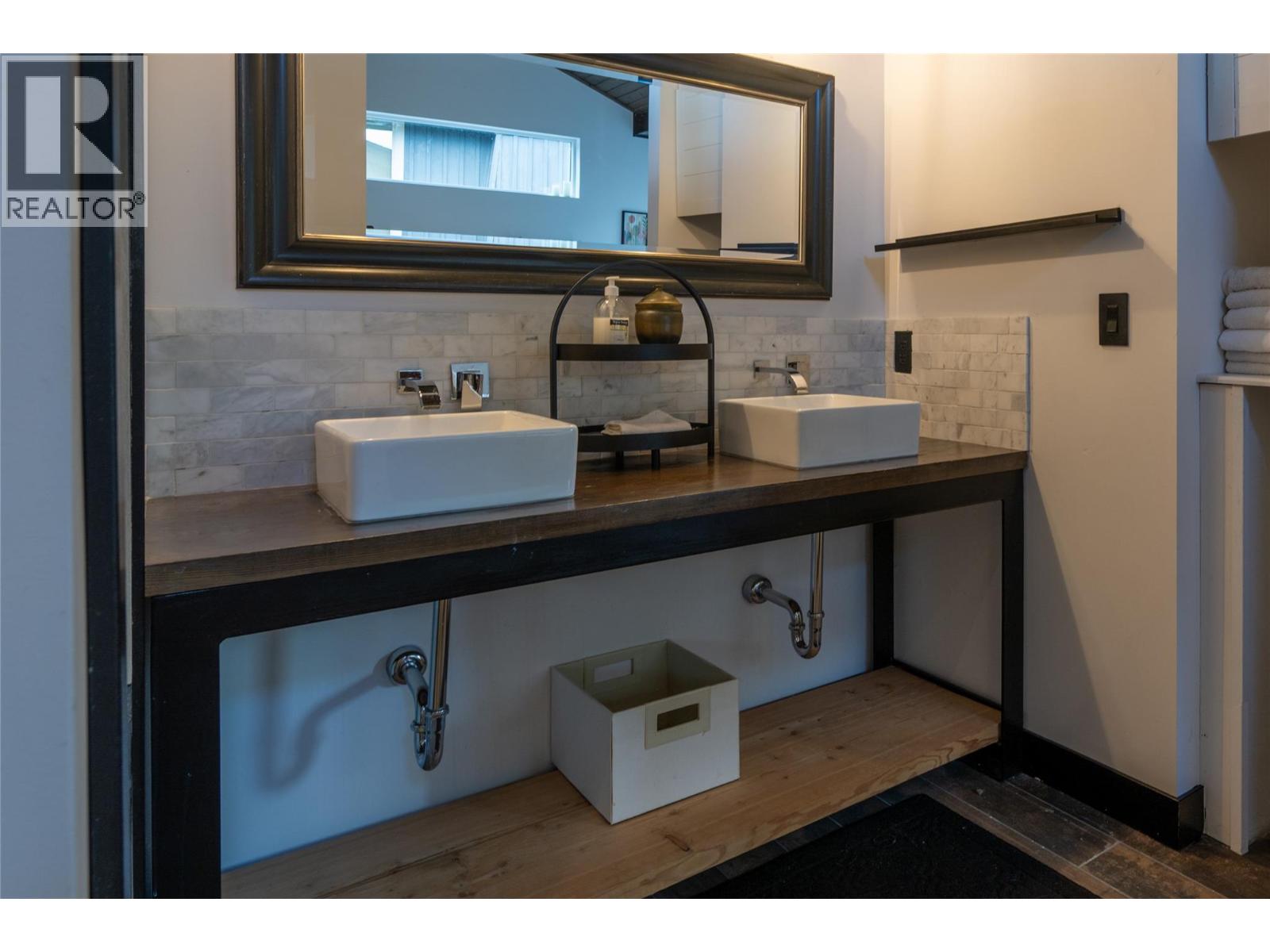 2418 FAIRWAYS Drive, Kamloops