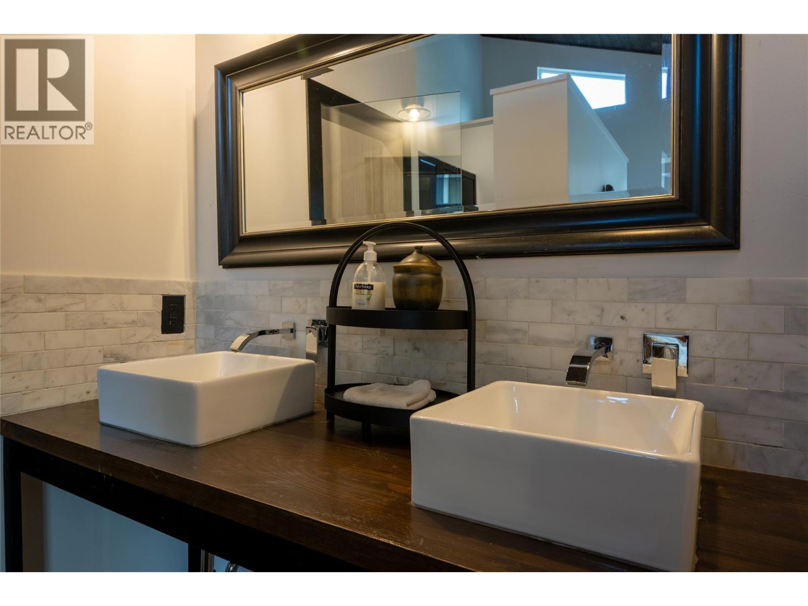 2418 FAIRWAYS Drive, Kamloops