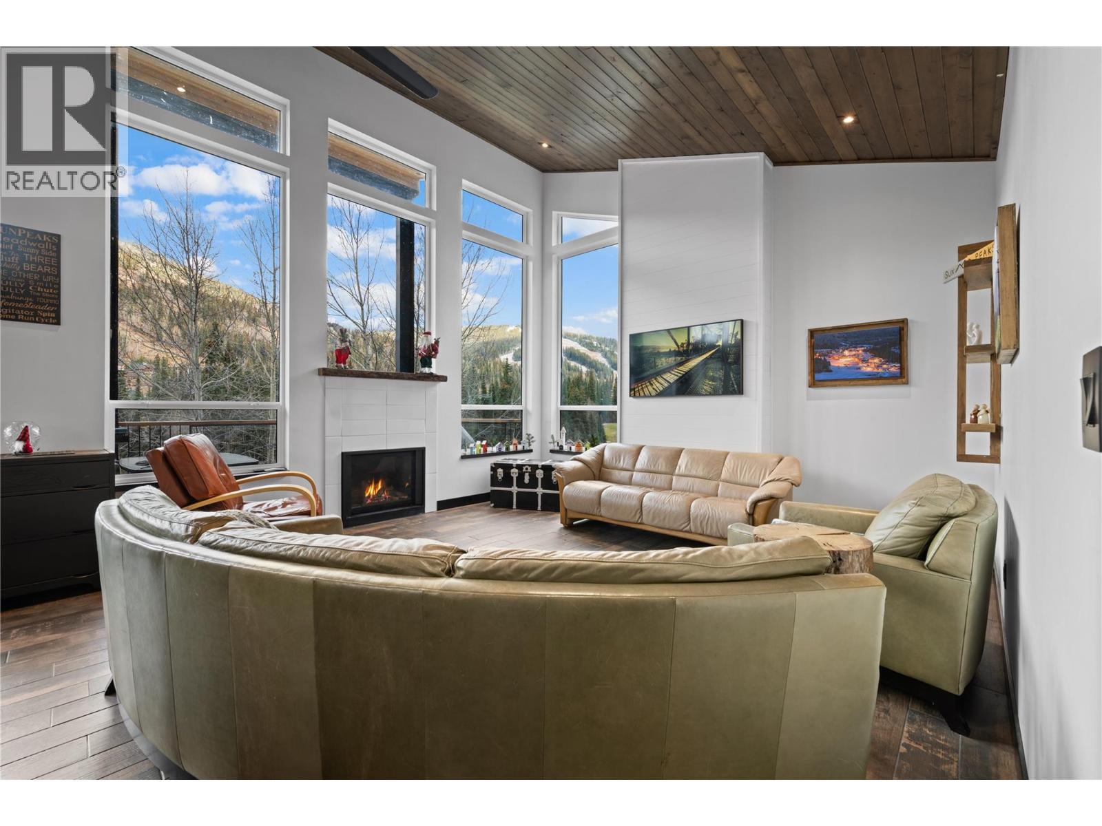 2418 FAIRWAYS Drive, Kamloops