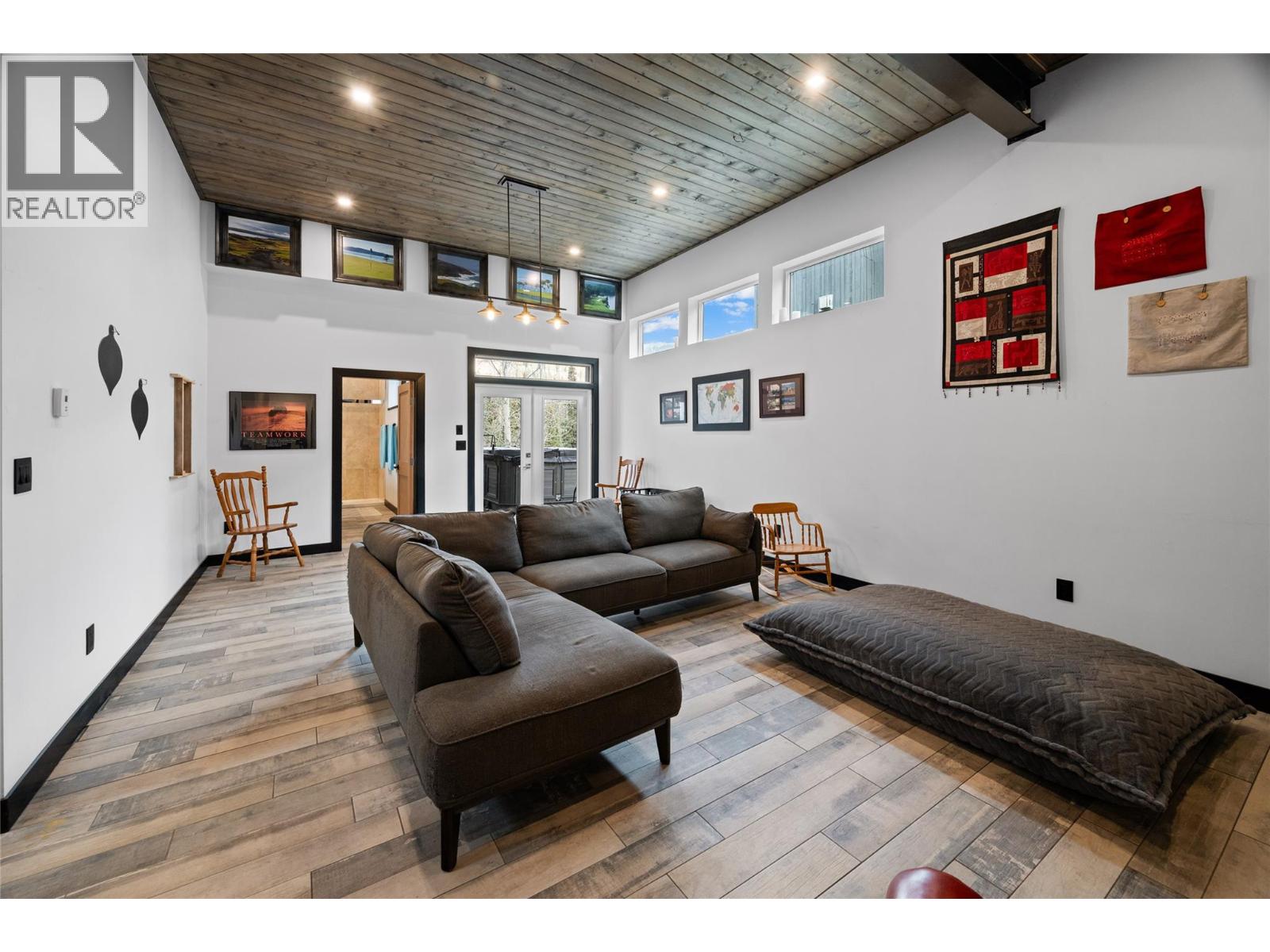 2418 FAIRWAYS Drive, Kamloops