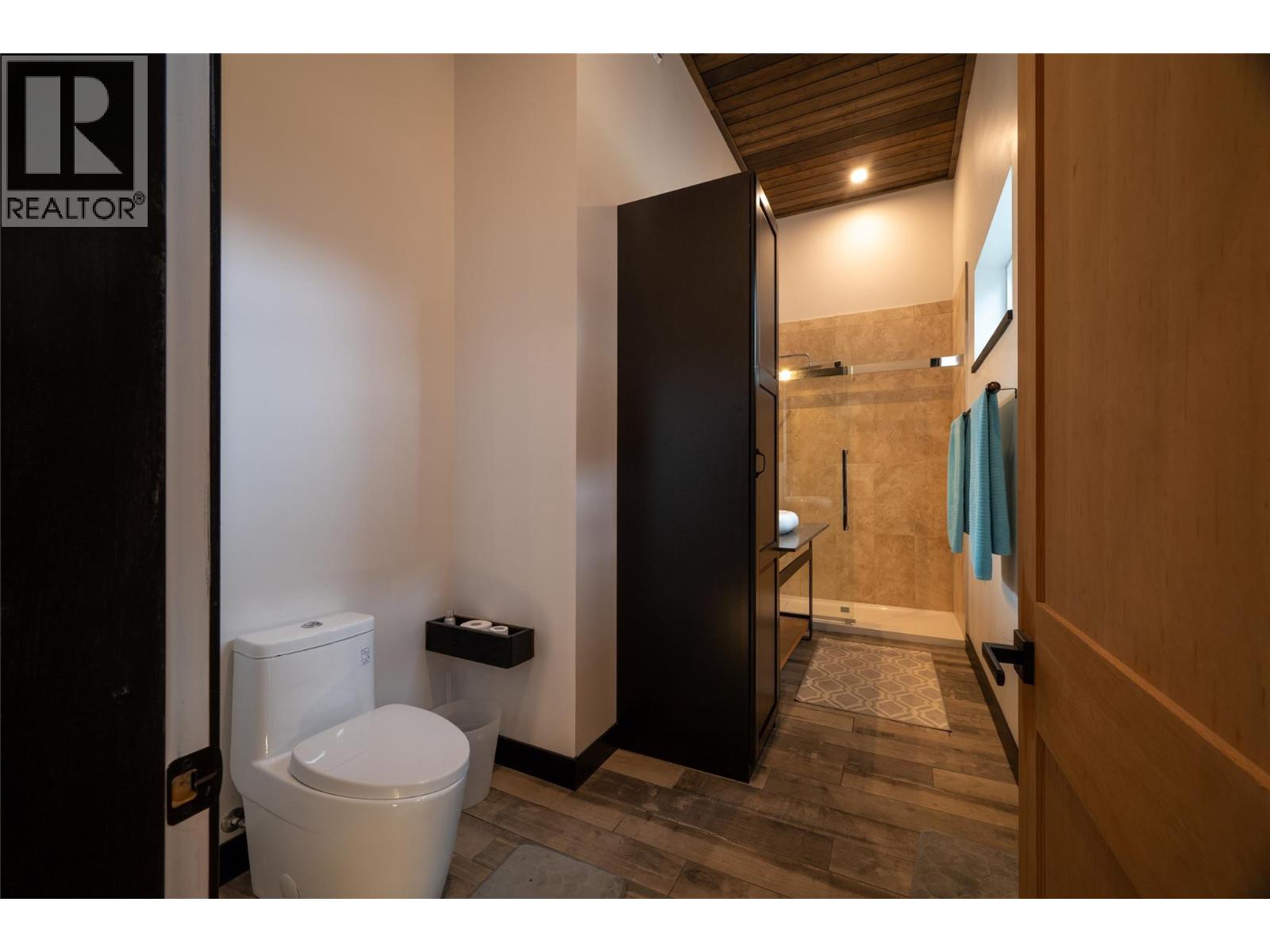 2418 FAIRWAYS Drive, Kamloops