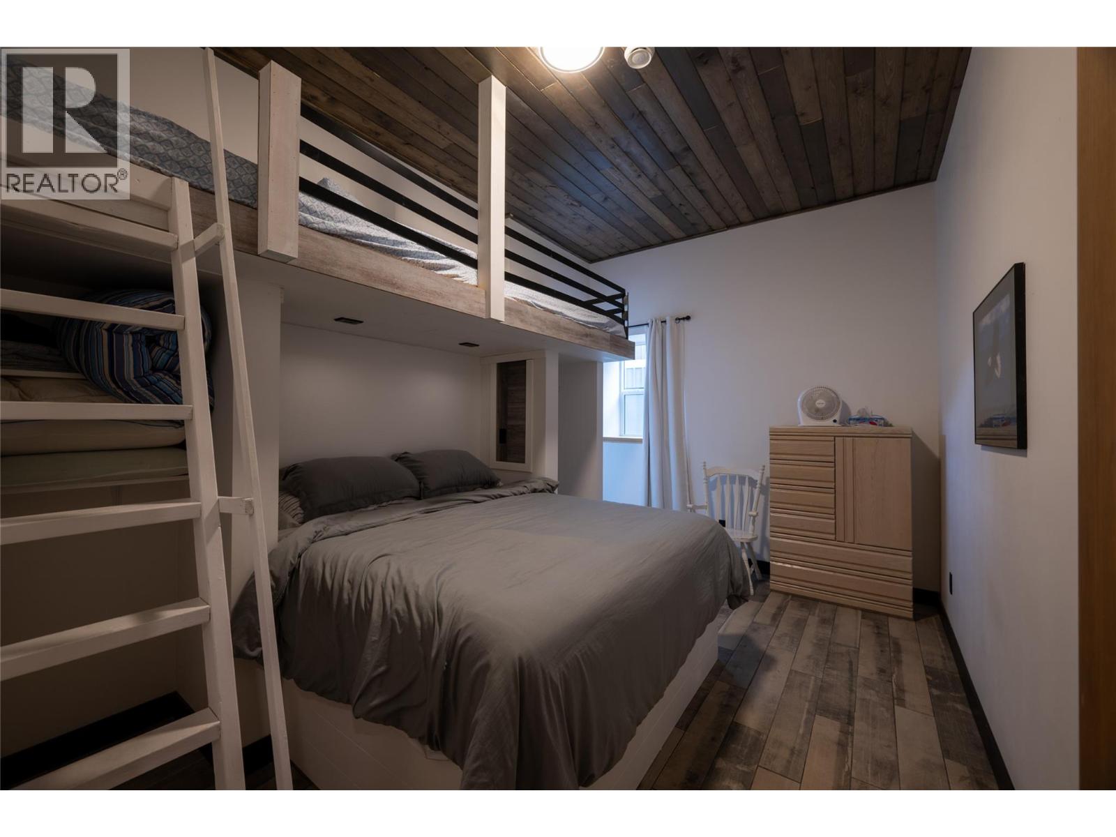 2418 FAIRWAYS Drive, Kamloops