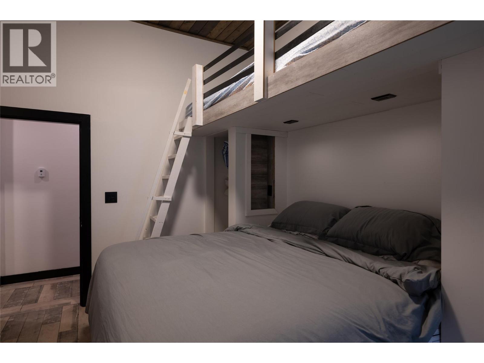 2418 FAIRWAYS Drive, Kamloops