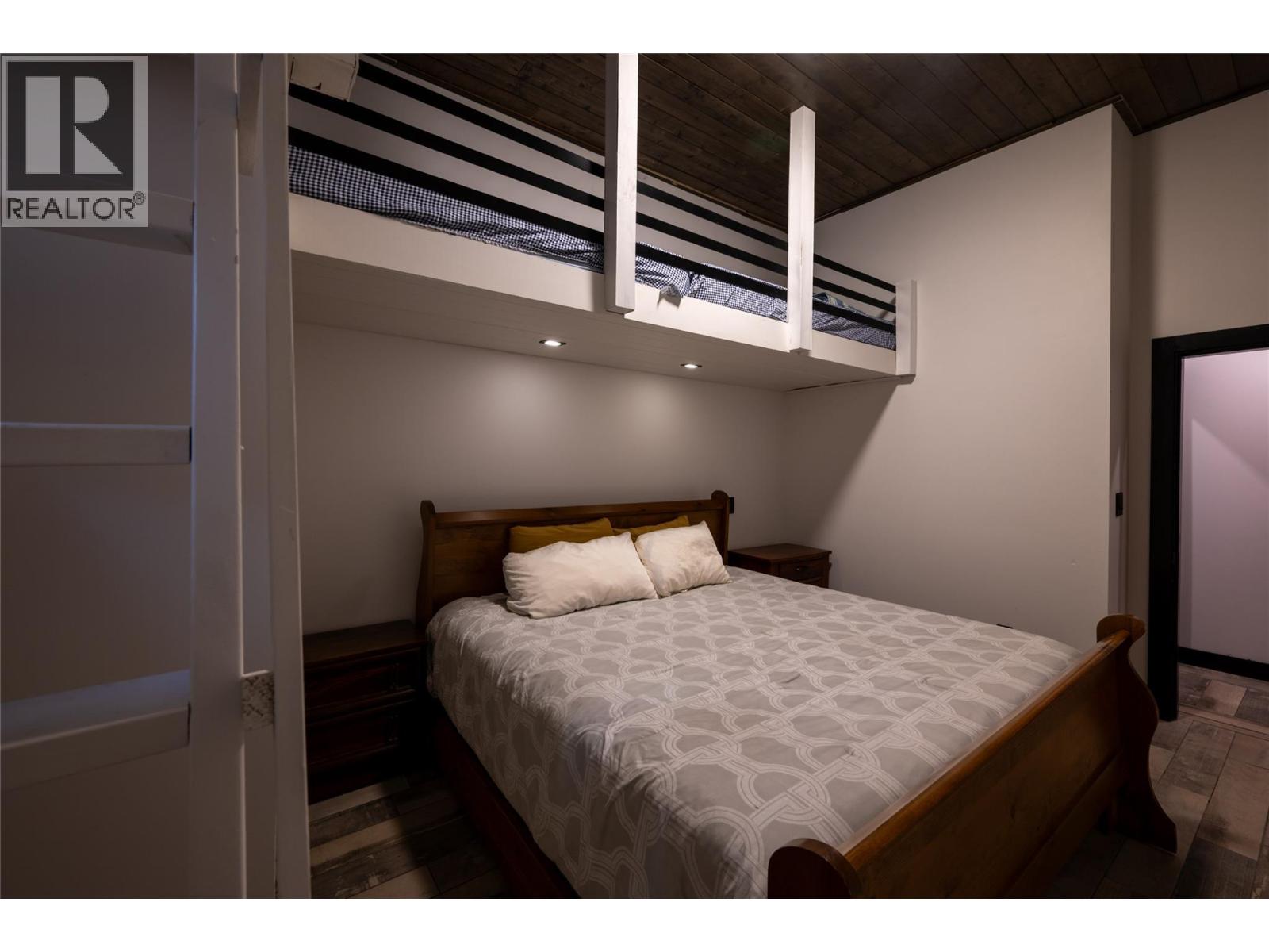 2418 FAIRWAYS Drive, Kamloops