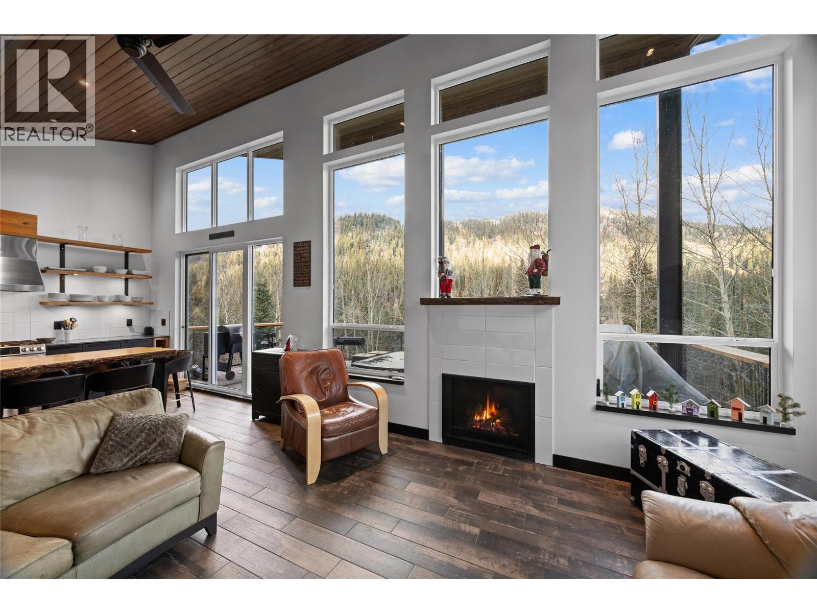 2418 FAIRWAYS Drive, Kamloops