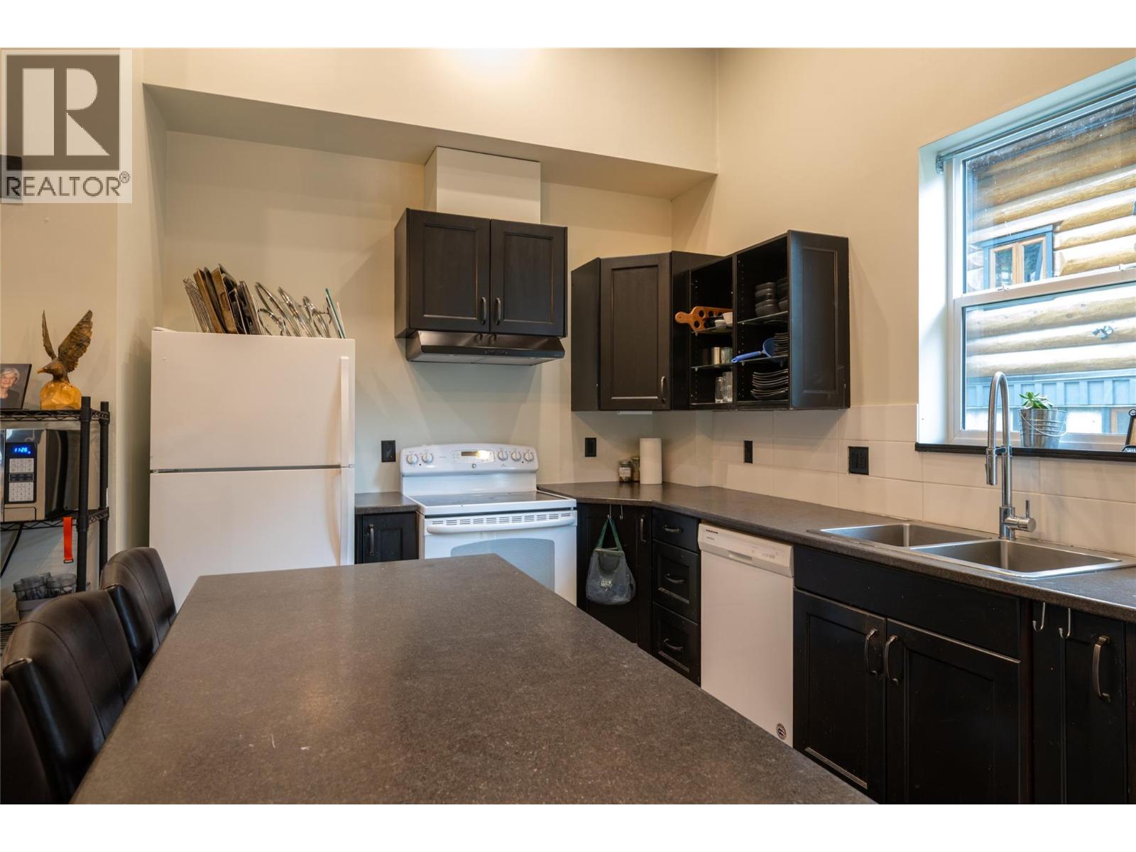 2418 FAIRWAYS Drive, Kamloops