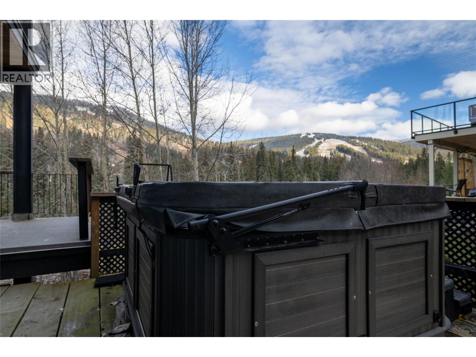 2418 FAIRWAYS Drive, Kamloops