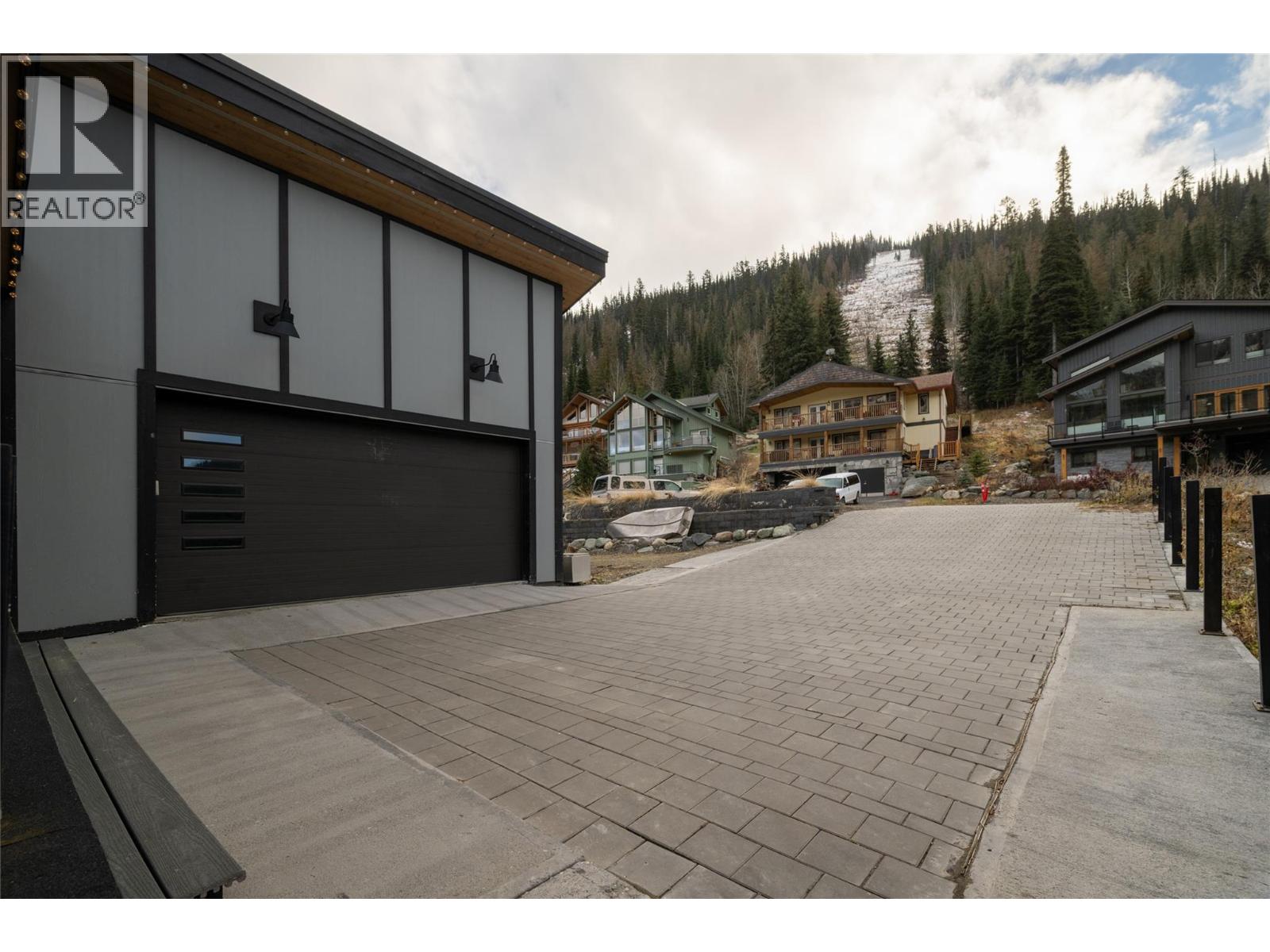 2418 FAIRWAYS Drive, Kamloops