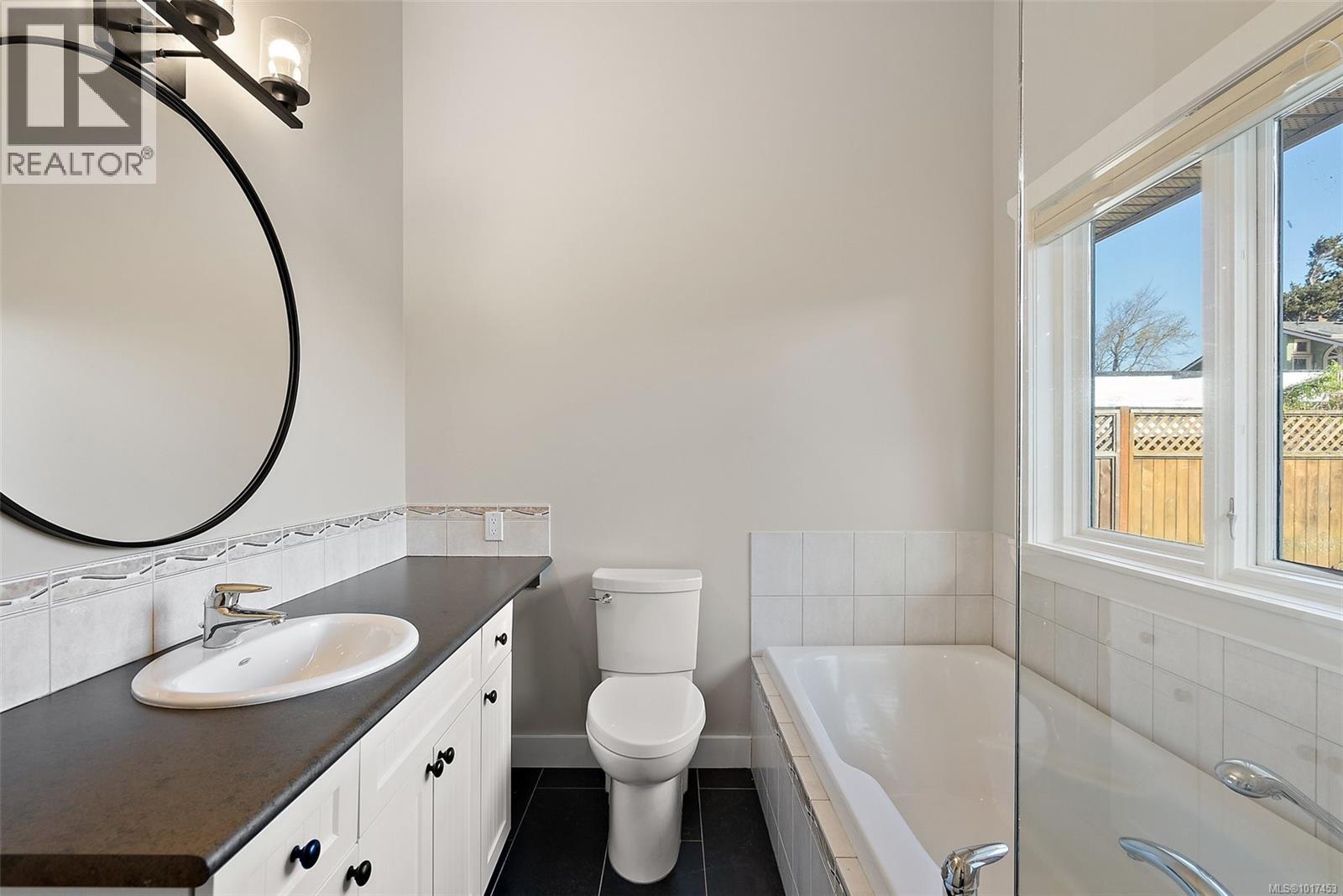 2 338 Dallas Road, Victoria