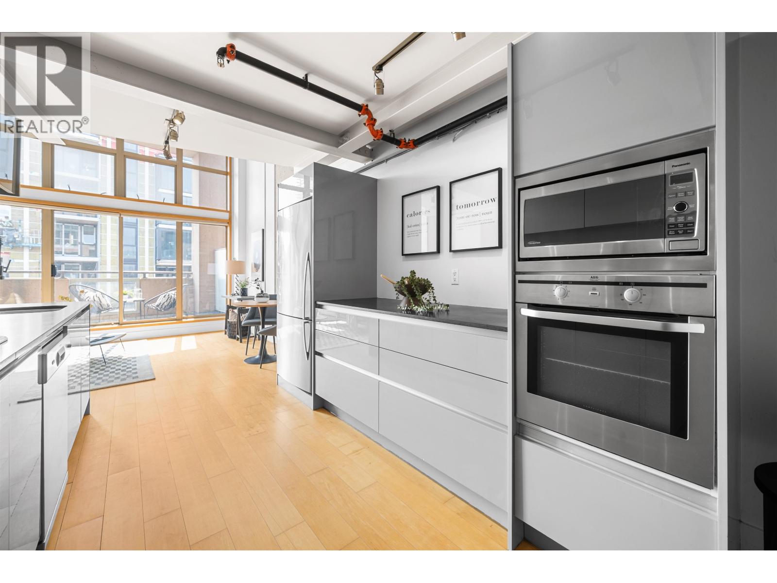 413 1529 W 6TH AVENUE, Vancouver