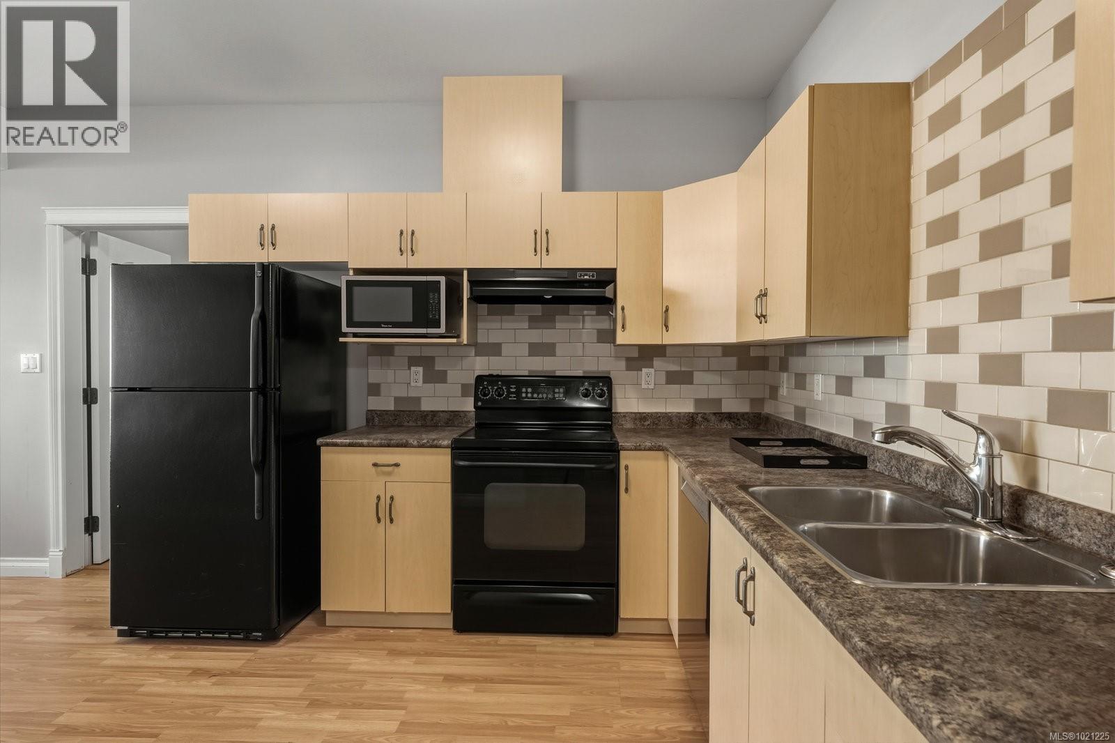  2019 Troon Court, Langford