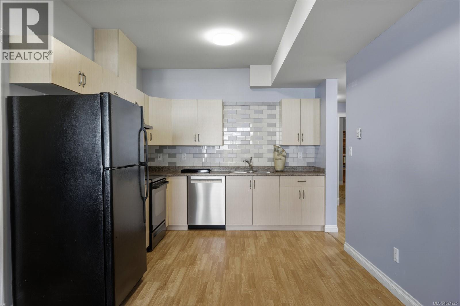  2019 Troon Court, Langford