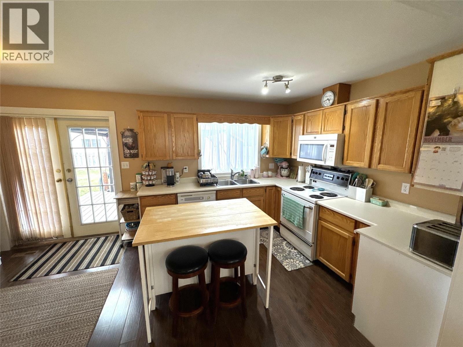 2313 Clapperton Avenue, Merritt