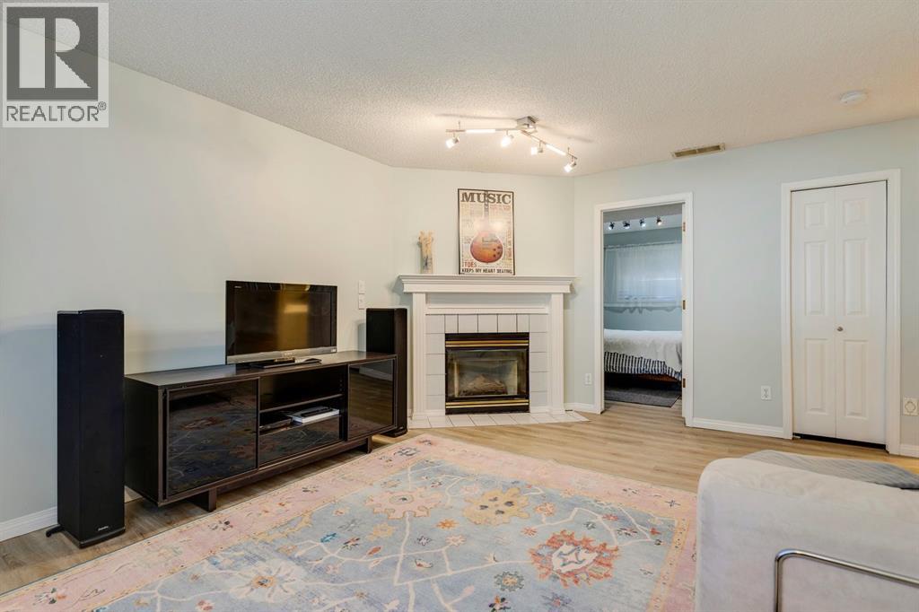 Single Family House for Sale in  Sunlake Gardens SE Sundance Calgary 