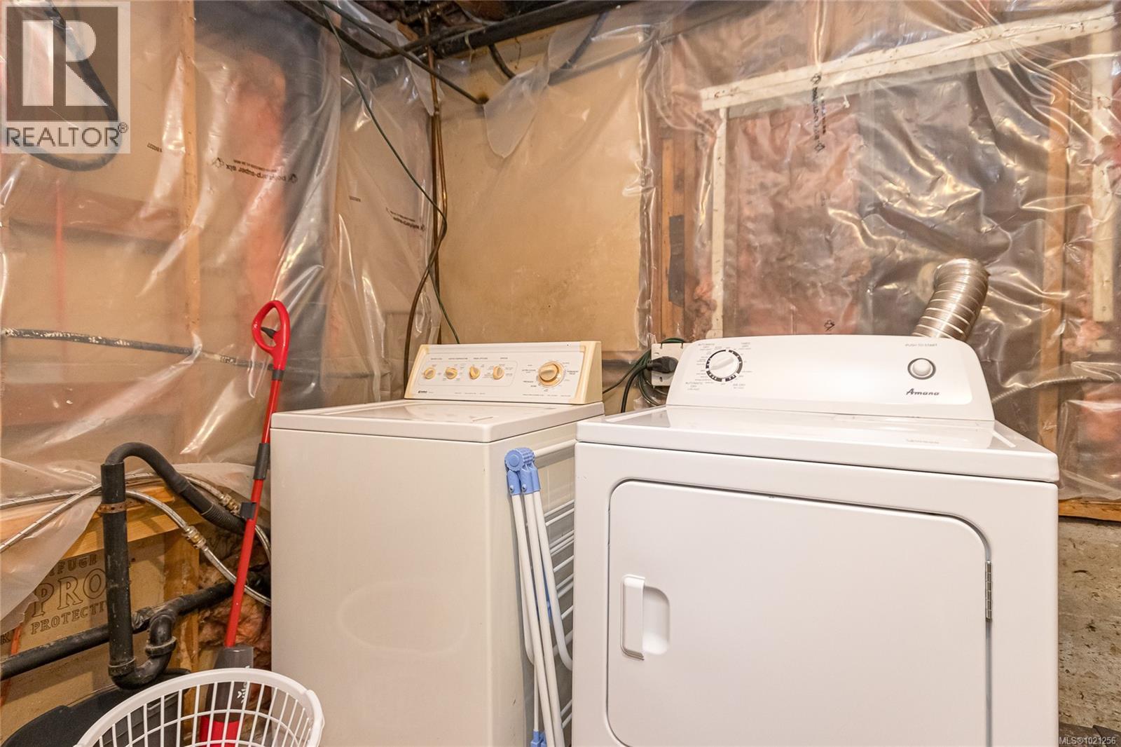  1645 Haultain Street, Victoria