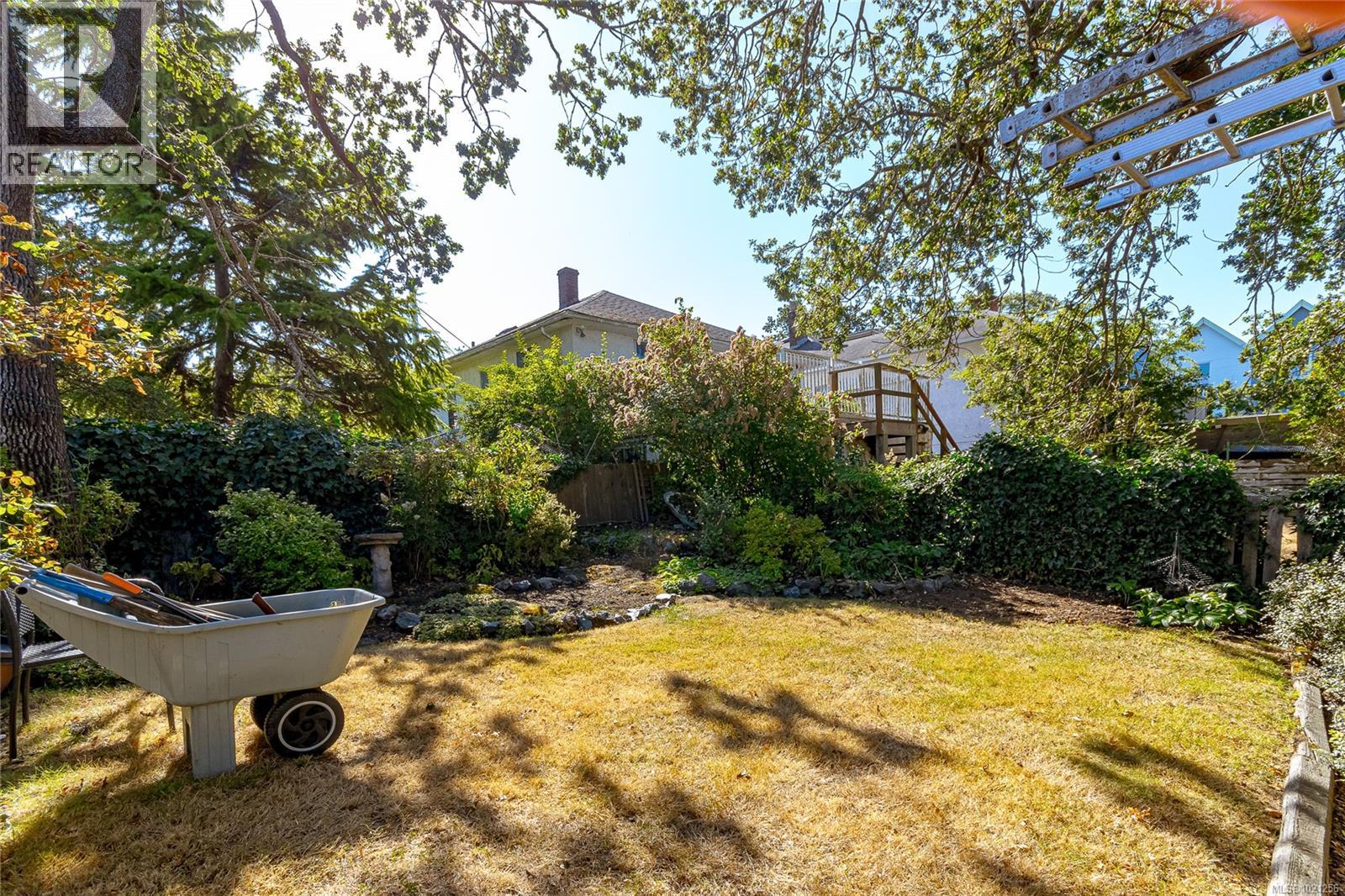  1645 Haultain Street, Victoria