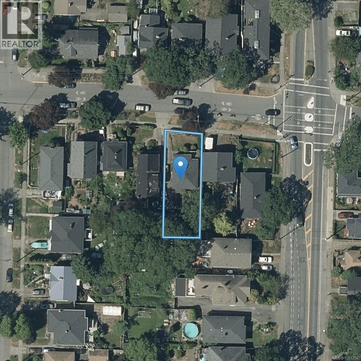  1645 Haultain Street, Victoria