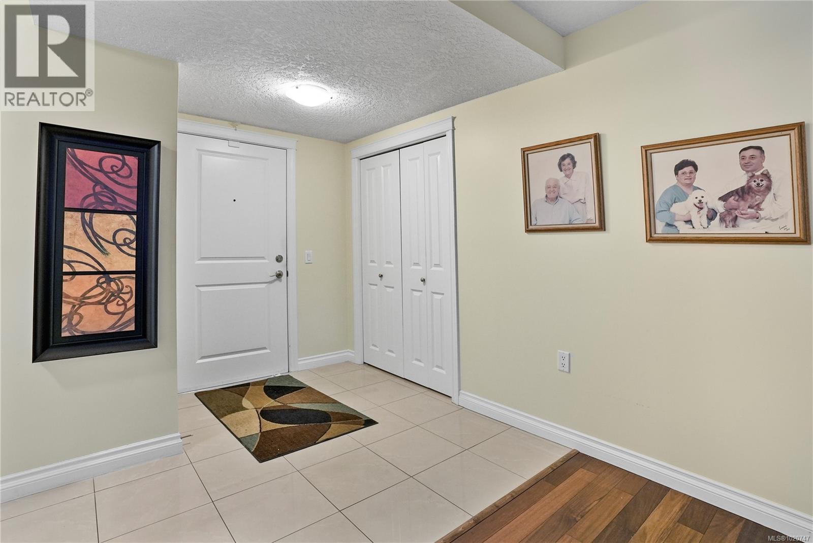 111 4536 Viewmont Avenue, Saanich