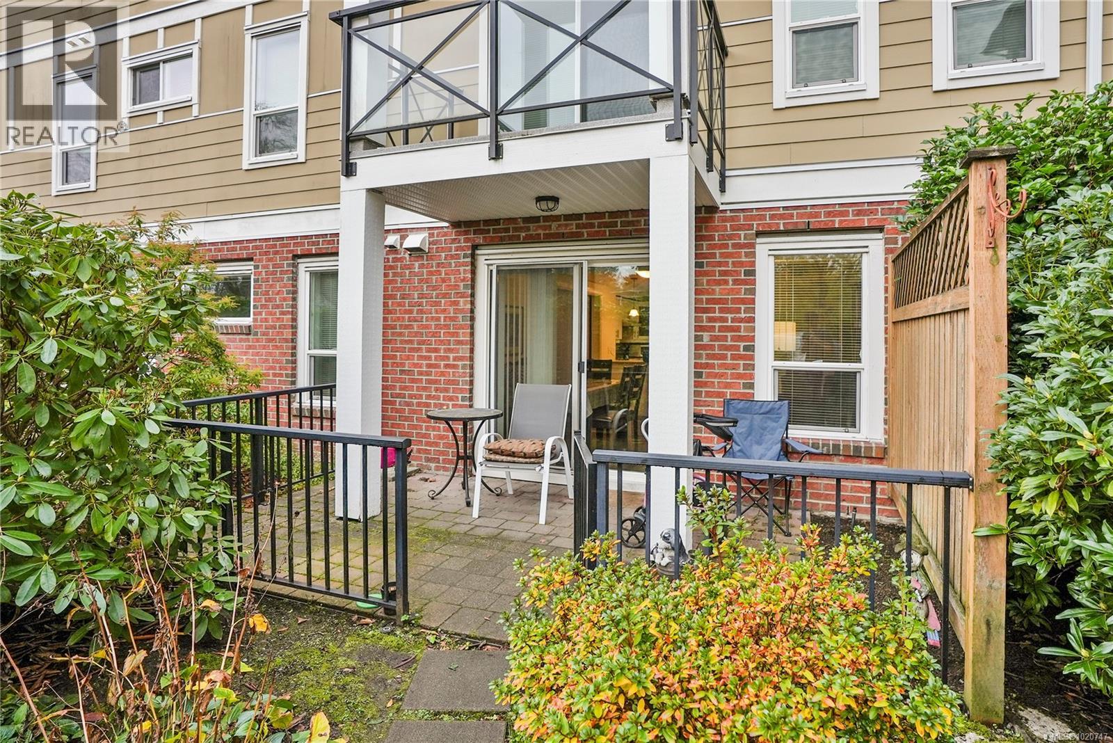 111 4536 Viewmont Avenue, Saanich