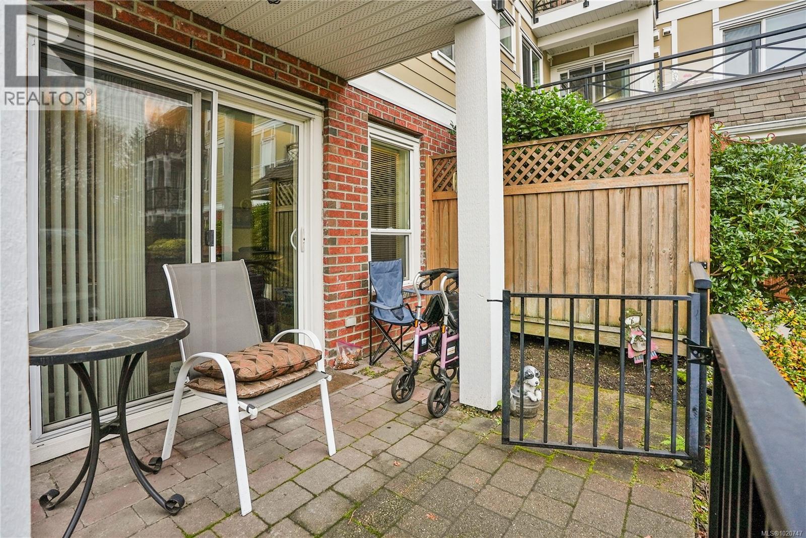 111 4536 Viewmont Avenue, Saanich