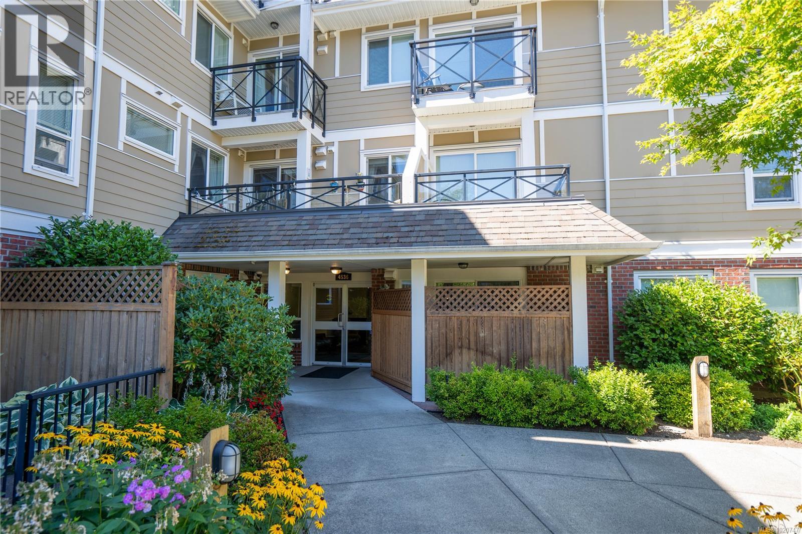 111 4536 Viewmont Avenue, Saanich