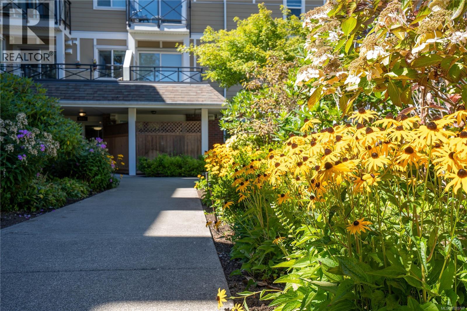 111 4536 Viewmont Avenue, Saanich