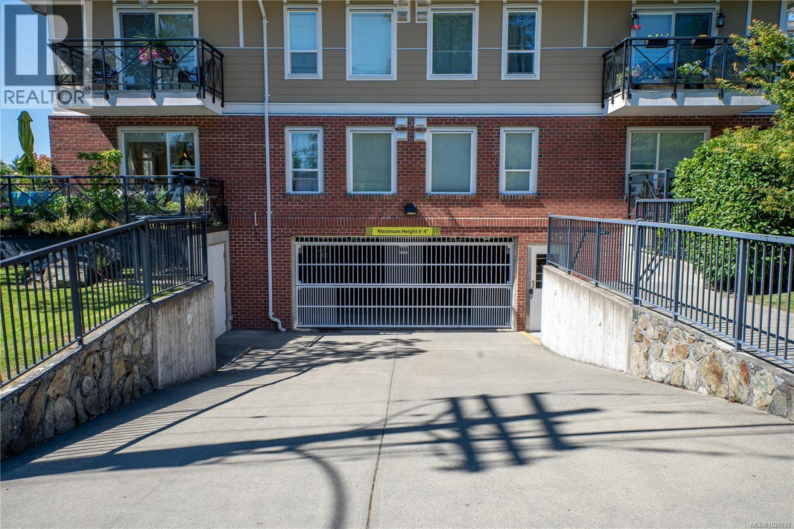 111 4536 Viewmont Avenue, Saanich