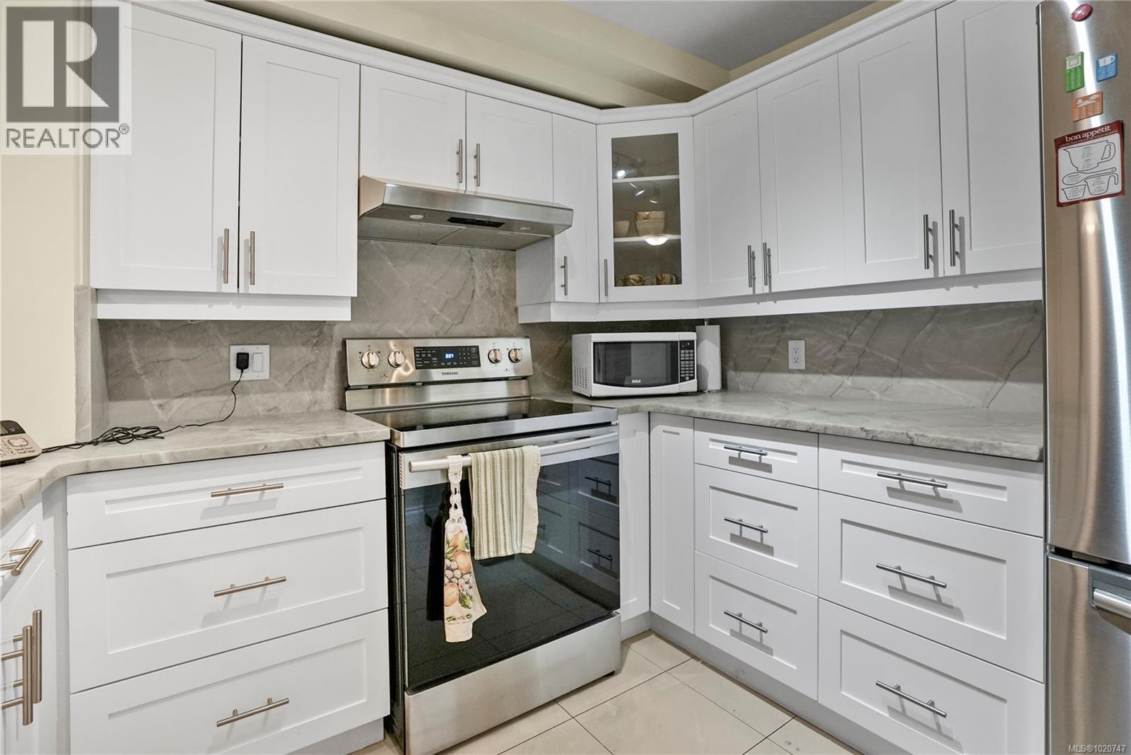 111 4536 Viewmont Avenue, Saanich