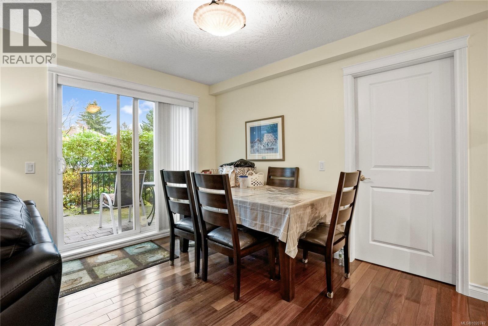 111 4536 Viewmont Avenue, Saanich