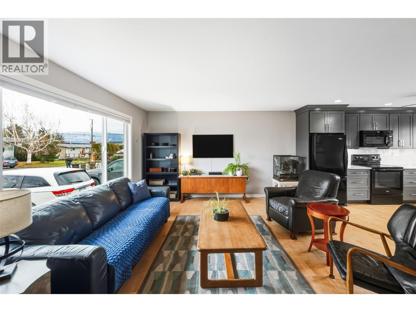 10915 Ward Street, Summerland