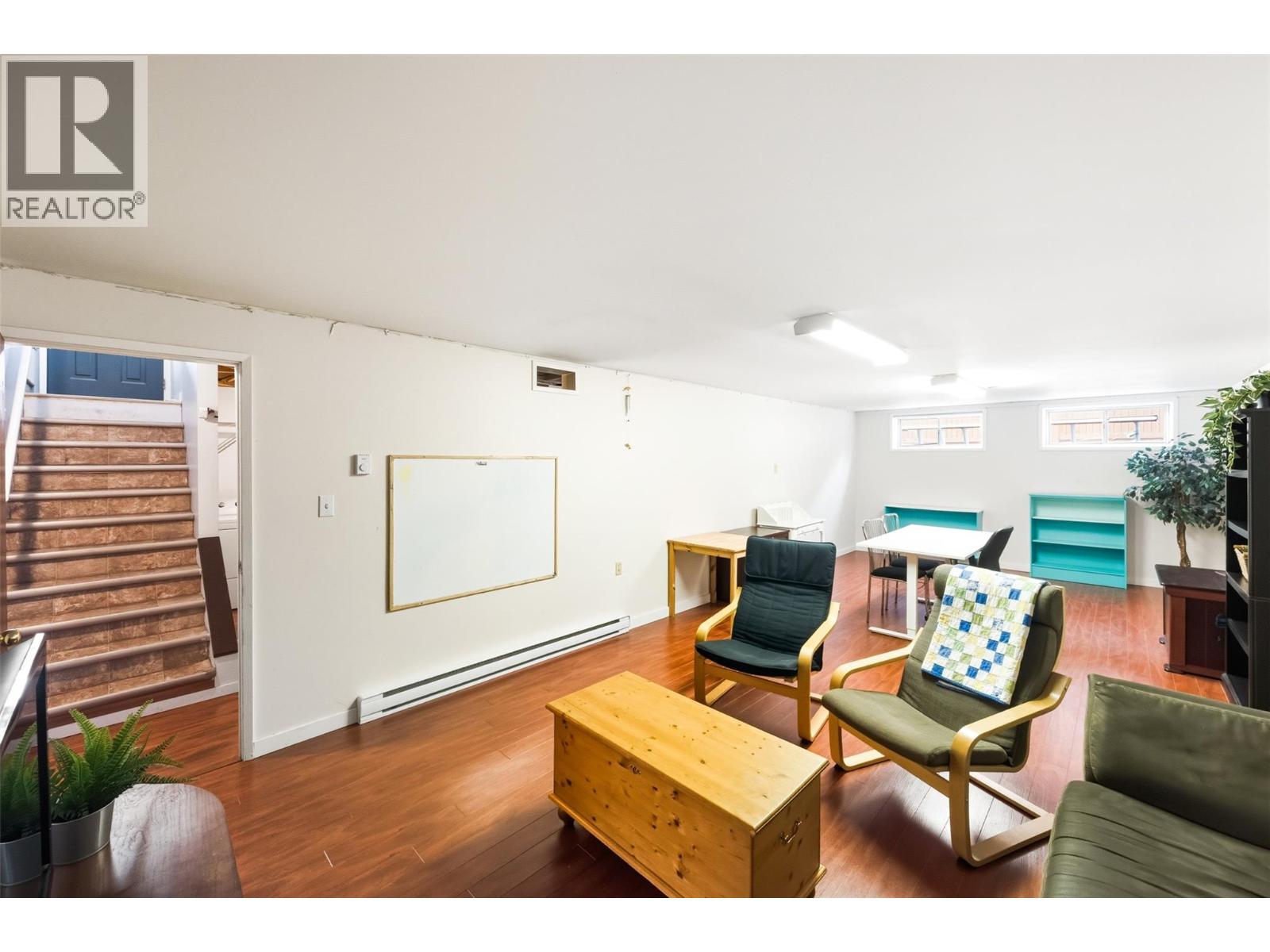 10915 Ward Street, Summerland