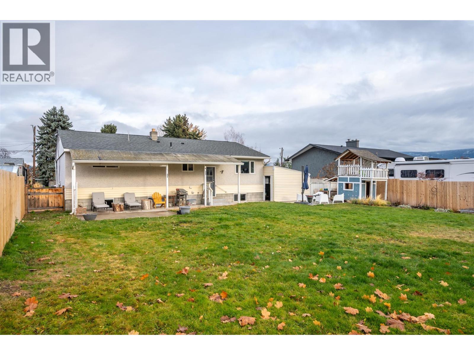 10915 Ward Street, Summerland