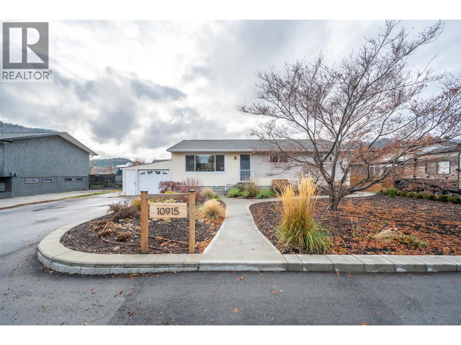 10915 Ward Street, Summerland