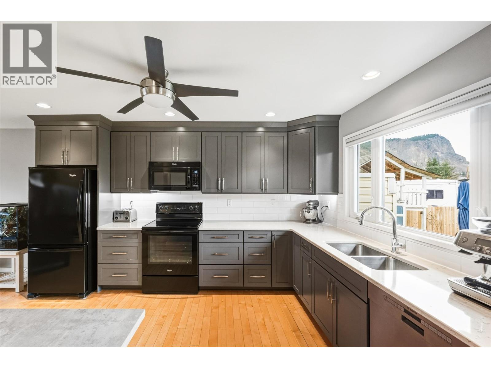 10915 Ward Street, Summerland