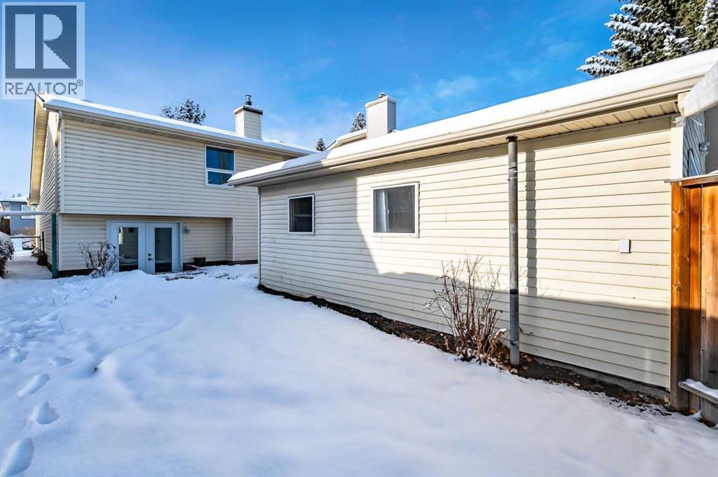 Single Family House 4 Level for Sale in  Woodford Crescent SW Woodbine Calgary 