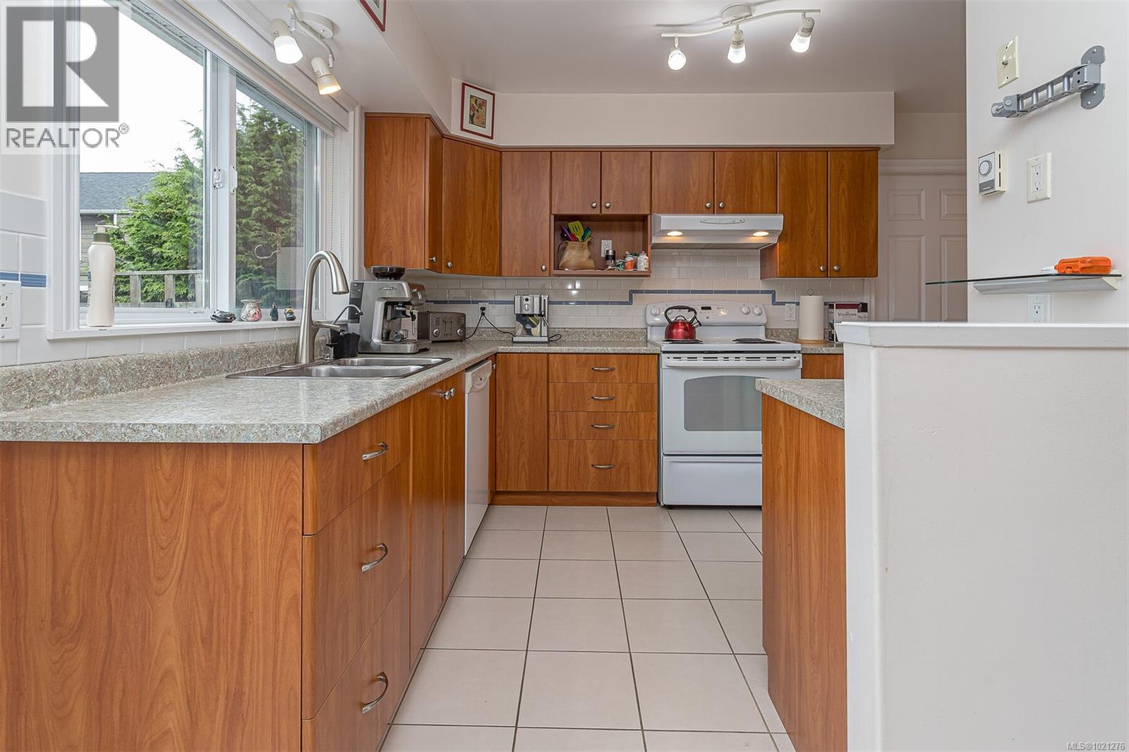  1914 Maple Avenue South, Sooke