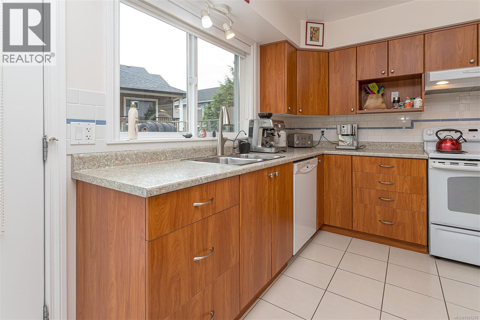  1914 Maple Avenue South, Sooke