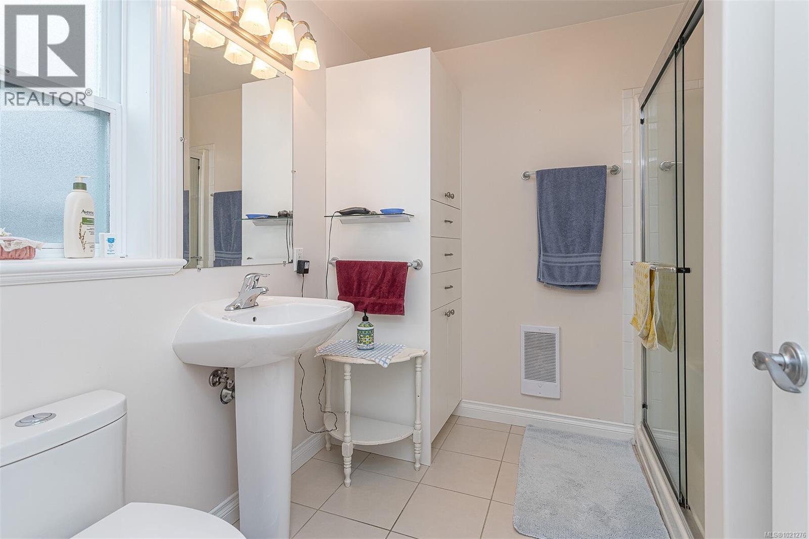  1914 Maple Avenue South, Sooke