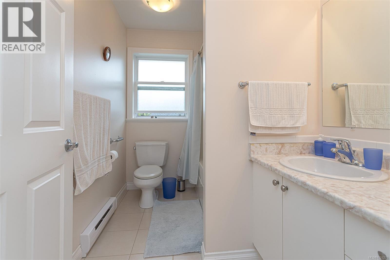  1914 Maple Avenue South, Sooke