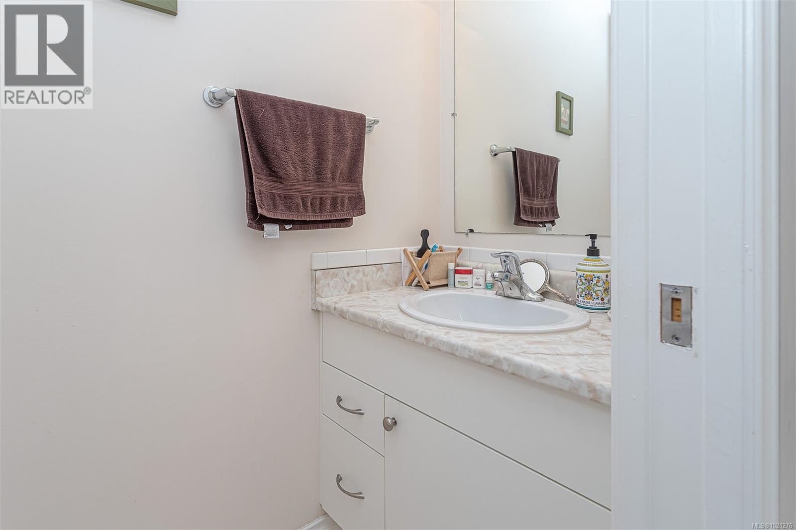  1914 Maple Avenue South, Sooke