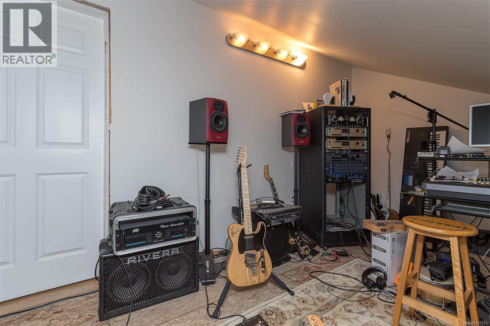  1914 Maple Avenue South, Sooke