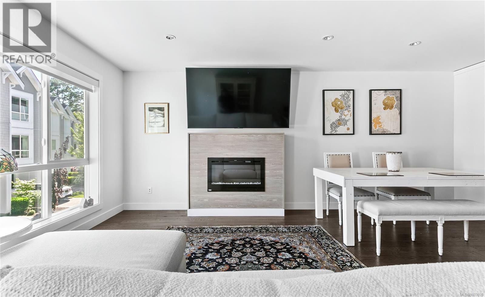 7 1032 Cloverdale Avenue, Saanich