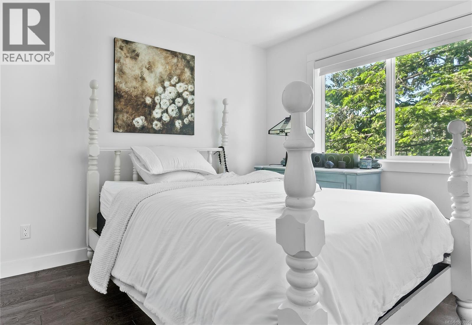 7 1032 Cloverdale Avenue, Saanich